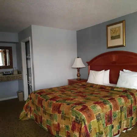 Travelodge By Wyndham Venice-3