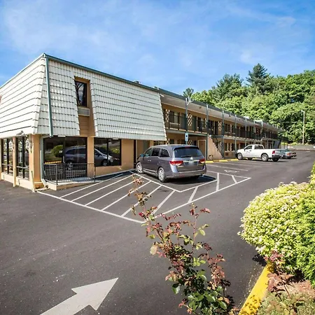 Econo Lodge Biltmore-2
