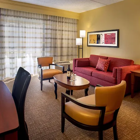 Courtyard By Marriott Norwalk-3