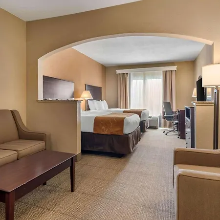 Comfort Suites Near Route 66-3
