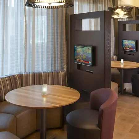 Courtyard By Marriott Nashville Airport-3