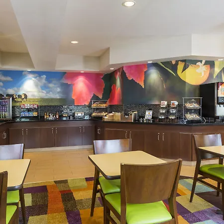 Fairfield Inn & Suites Springfield-3