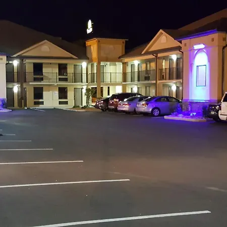 Baymont By Wyndham Clarksville-3