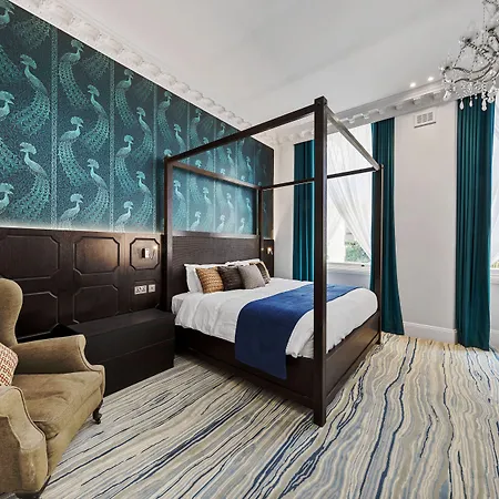 Commodore Hotel-2