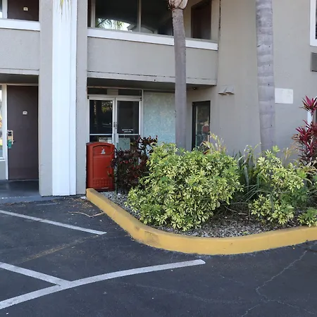 Howard Johnson By Wyndham Orlando-International Drive-2