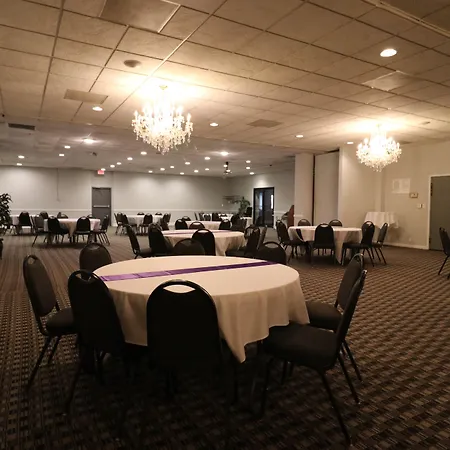 Ramada By Wyndham Henderson/Evansville-3