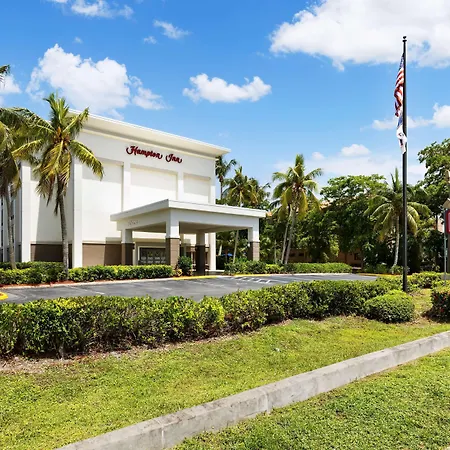 Hampton Inn Naples-Central-2