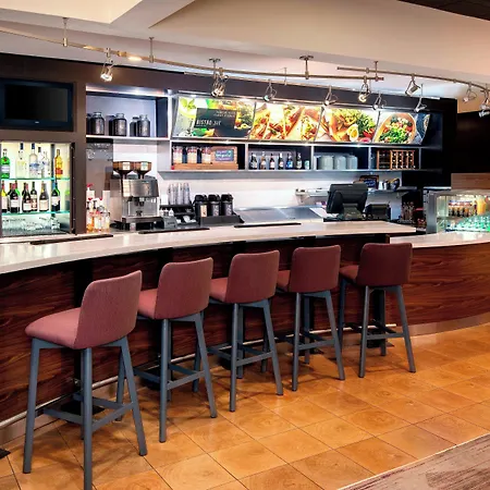 Courtyard By Marriott Savannah Midtown-2