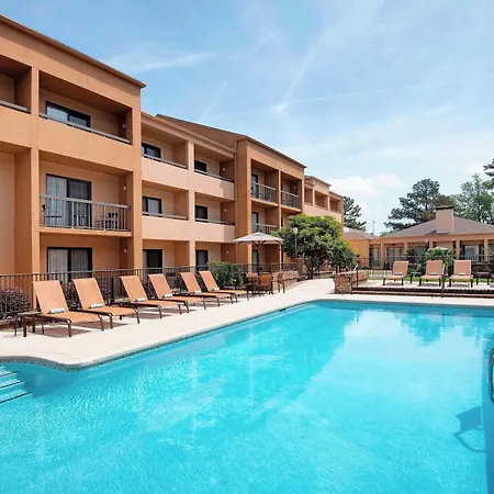 Courtyard By Marriott Savannah Midtown-3