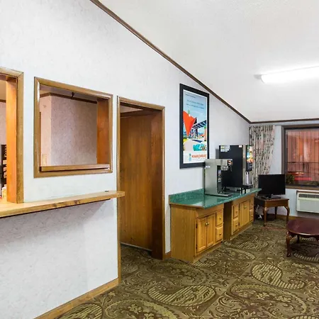 Howard Johnson By Wyndham Wilmington-3