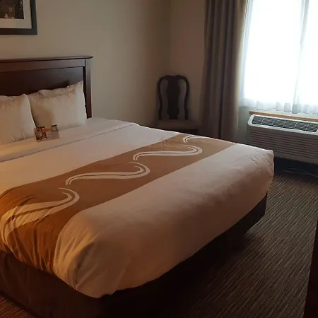 Quality Inn & Suites Steamboat Springs-3