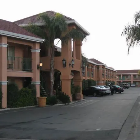 Merced Inn & Suites-2