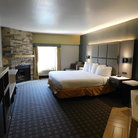 Days Inn & Suites By Wyndham Downtown Gatlinburg Parkway-2