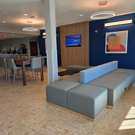 Microtel Inn & Suites By Wyndham Bluffs-3