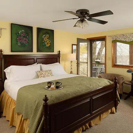 Hawk Valley Retreat & Cottages-2