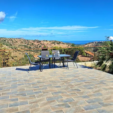 Granatelli Holiday Home-3