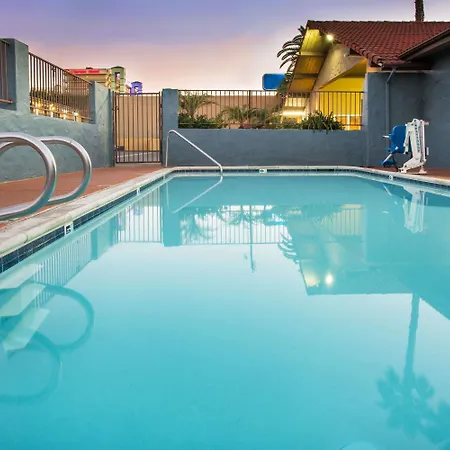Howard Johnson By Wyndham National City/San Diego South-2