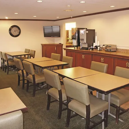 La Quinta Inn By Wyndham Omaha Southwest-3