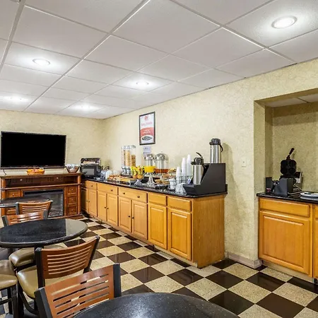 Econo Lodge Morgantown-3