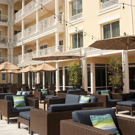 Courtyard Charleston Waterfront-3