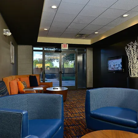 Courtyard By Marriott Bentonville-3
