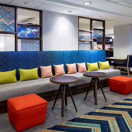 Hampton Inn Denver-International Airport-3