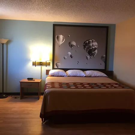 Super 8 By Wyndham Raton-2