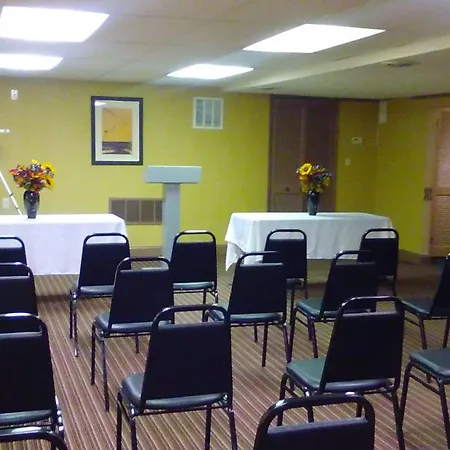 Days Inn By Wyndham Cleveland Lakewood-3