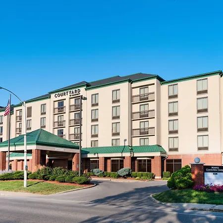 Courtyard By Marriott Bloomington-2