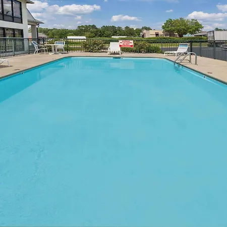 Days Inn By Wyndham Sanford-3