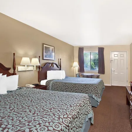 Days Inn By Wyndham Kerrville-2