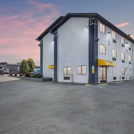 Super 8 By Wyndham Johnson City-2