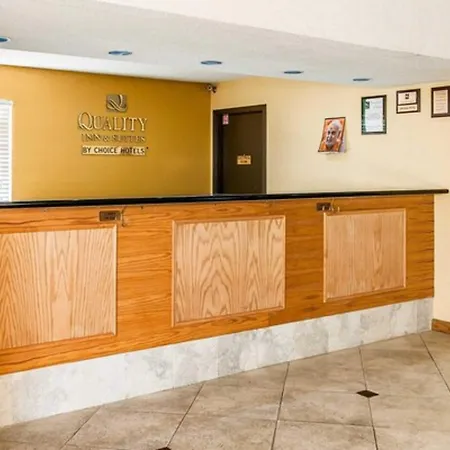 Quality Inn & Suites Shelbyville I-74-3