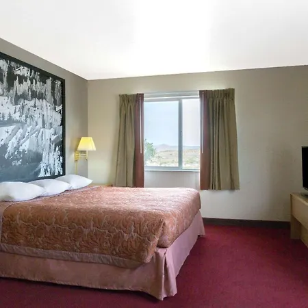 Super 8 By Wyndham Green River-2