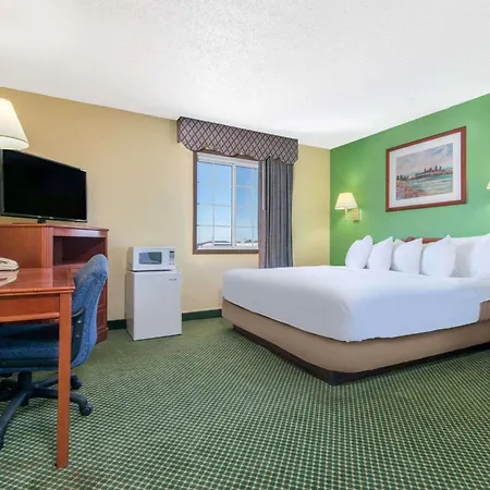 Days Inn By Wyndham Great Bend-2