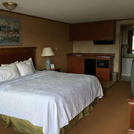 Travelodge By Wyndham Monroe-3