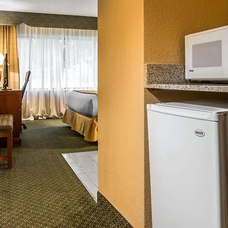 Quality Inn Southfield - Detroit-2
