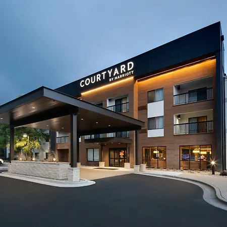 Courtyard Grand Rapids Airport-2