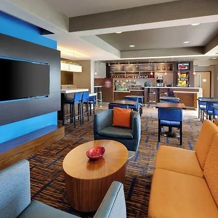 Courtyard Grand Rapids Airport-3