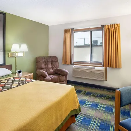 Super 8 By Wyndham Columbus-2