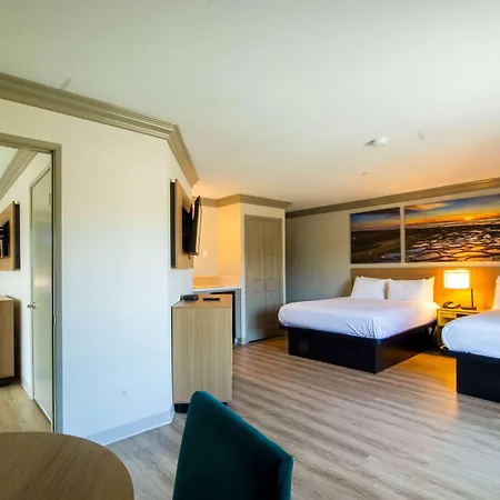 Days Inn By Wyndham Carlsbad-2
