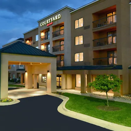 Courtyard Beckley-3