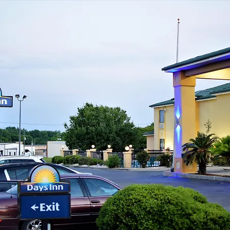 Days Inn By Wyndham Montgomery-2