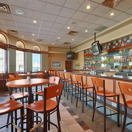 Ramada By Wyndham Hammond Hotel & Conference Center-3
