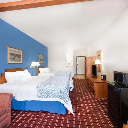 Days Inn & Suites By Wyndham Lordsburg-3