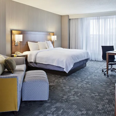Courtyard By Marriott Pueblo-2