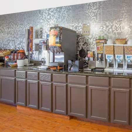 Microtel Inn By Wyndham Janesville-2