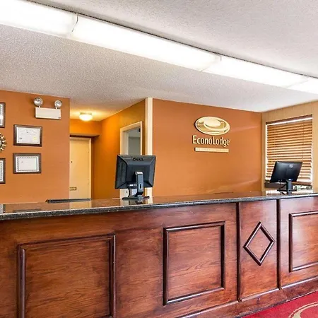 Econo Lodge Near Quantico Marine Base-3