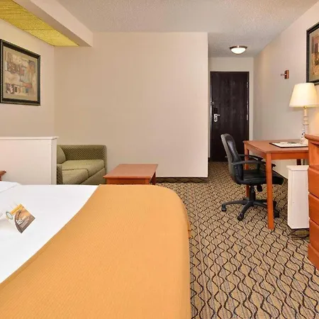 Quality Inn & Suites Jefferson City-2