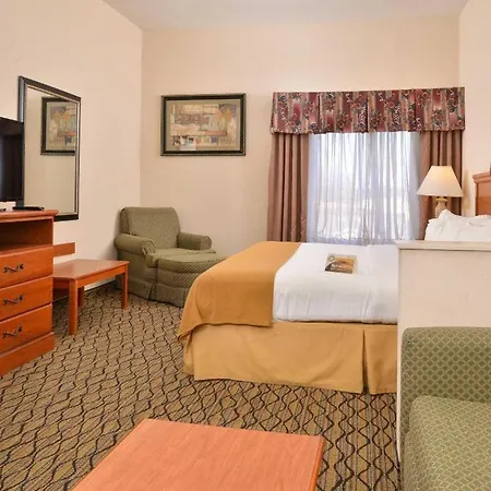 Quality Inn & Suites Jefferson City-3